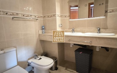 Amplio y luminoso apartamento con garaje cerrado a la venta en la Sierra de Altea.
